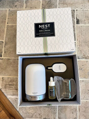 NEST New York Wild Mint & Eucalyptus Misting Diffuser Set White